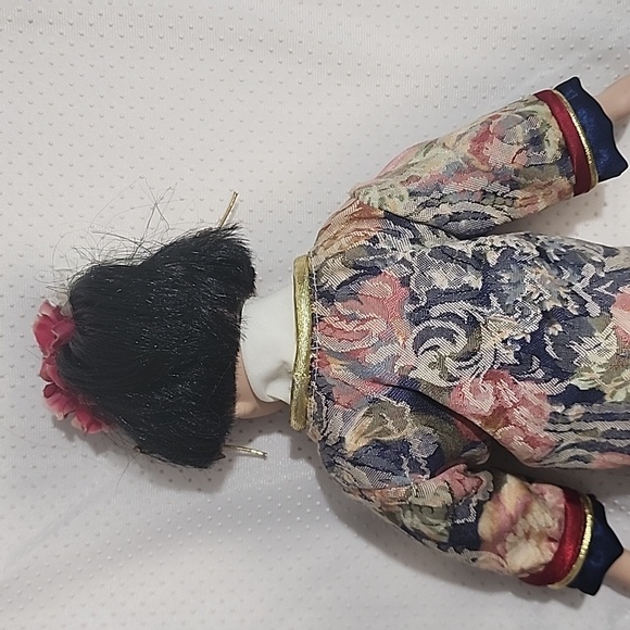 Vintage Seymour Mann 1997 Collectable Asian Porcelain Doll - Picture 5 of 7